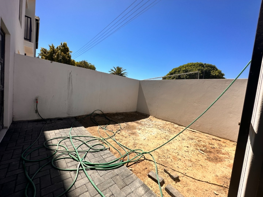 1 Bedroom Property for Sale in Table View Western Cape
